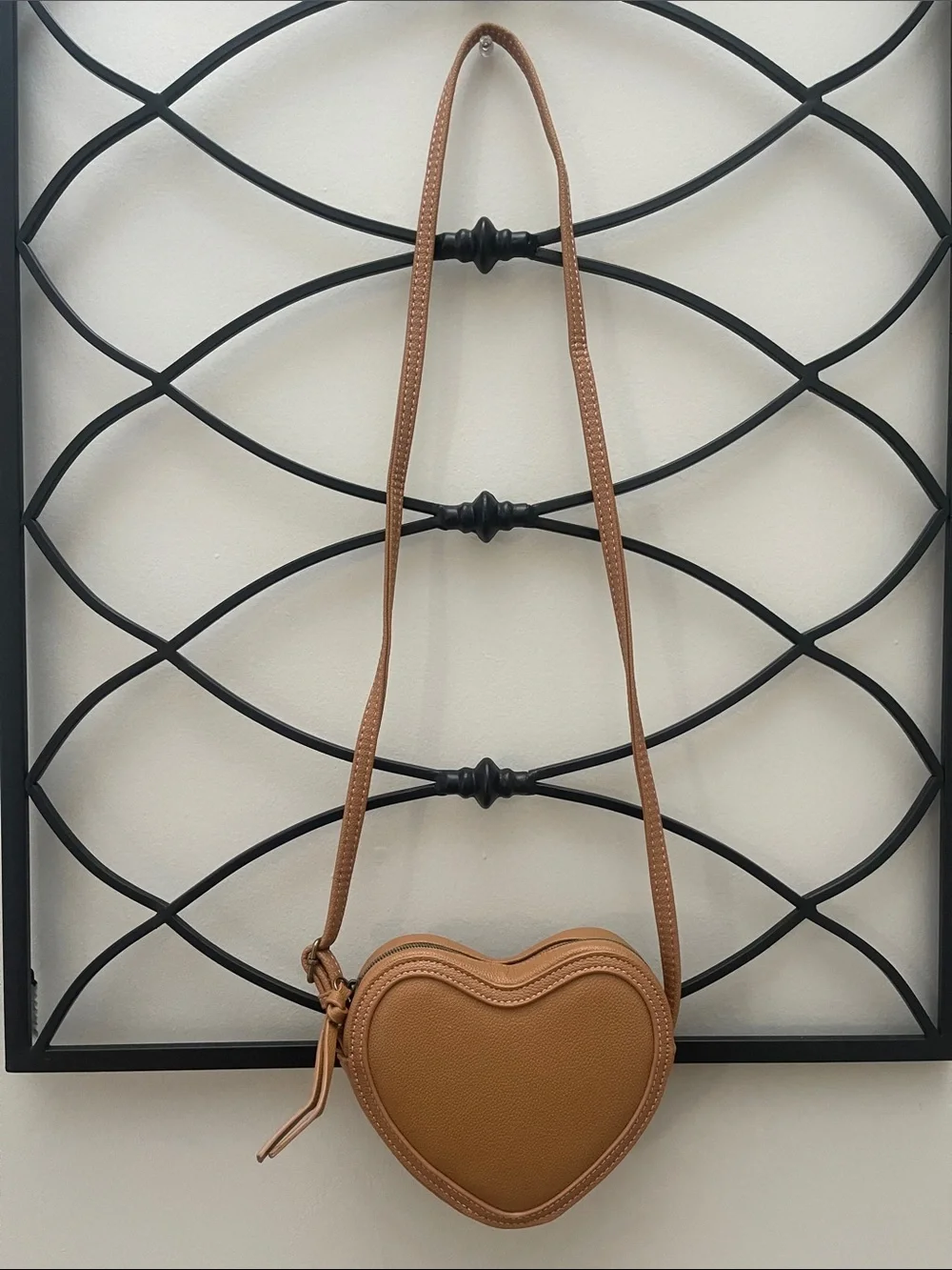 Girl’s Heart Crossbody Bag in Tan